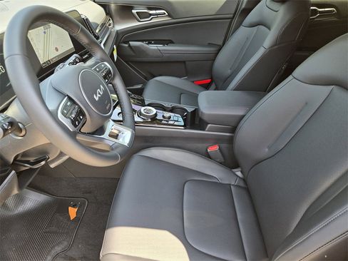 New 2025 Kia Sportage EX image 9
