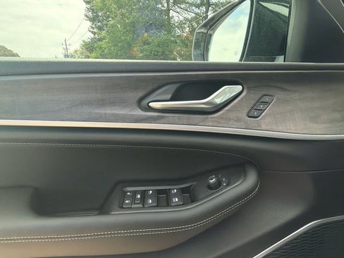 New 2026 Jeep Grand Cherokee L Limited AWD/4WD image 19
