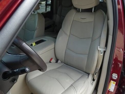 Used 2017 Cadillac Escalade ESV Luxury RWD image 41