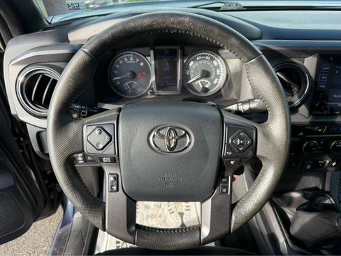 Used 2019 Toyota Tacoma TRD Off-Road image 6