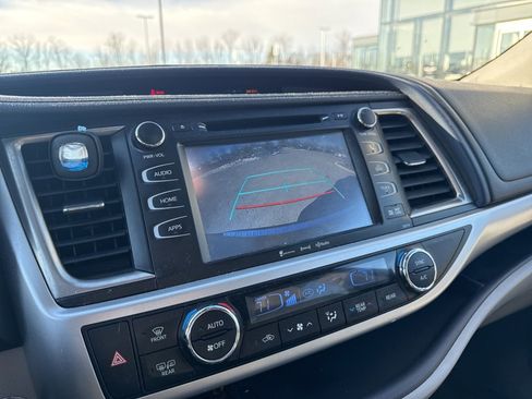 Used 2017 Toyota Highlander XLE image 30