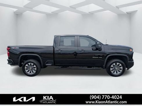 Used 2025 Chevrolet Silverado 2500 Custom AWD/4WD image 2