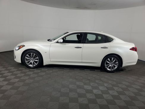 Used 2019 INFINITI Q70 Luxe w/ Proactive Package image 7