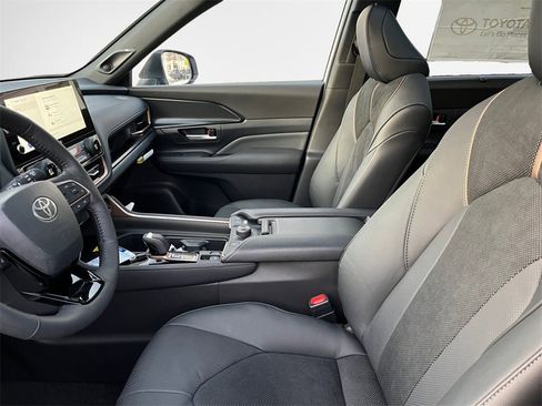 New 2026 Toyota Grand Highlander MAX Platinum image 12
