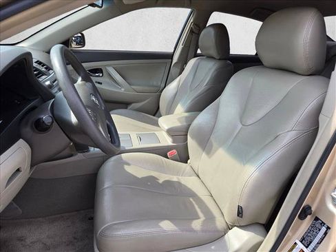 Used 2010 Toyota Camry LE FWD image 14
