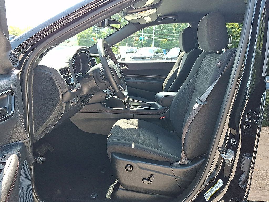 Used 2025 Dodge Durango GT AWD/4WD image 11