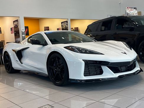 Used 2026 Chevrolet Corvette E-Ray w/ ZER Performance Package AWD/4WD image 2
