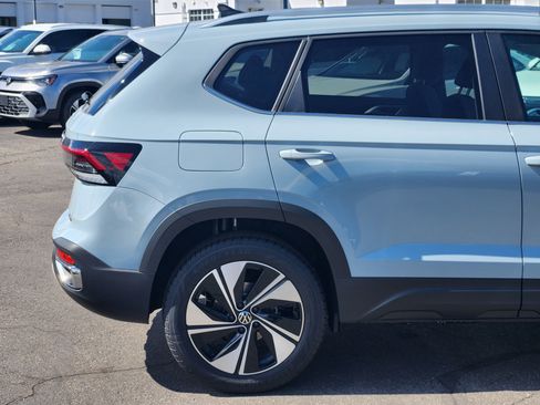 New 2025 Volkswagen Taos SE image 6