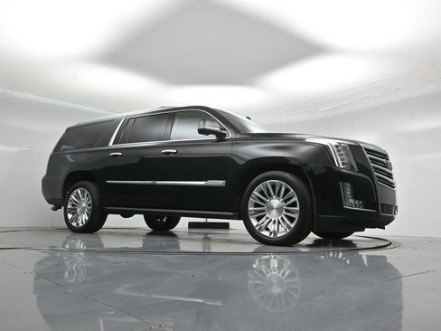 Used 2016 Cadillac Escalade ESV Platinum image 3