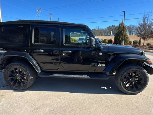 Used 2024 Jeep Wrangler Sahara w/ Technology Group image 7