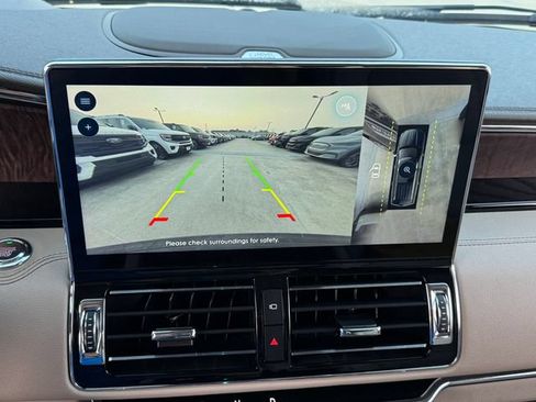 Used 2022 Lincoln Navigator L Reserve AWD/4WD image 31