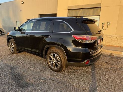 Used 2015 Toyota Highlander XLE image 2