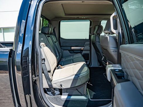 Used 2025 Ford F250 Platinum w/ Platinum Plus Package AWD/4WD image 38