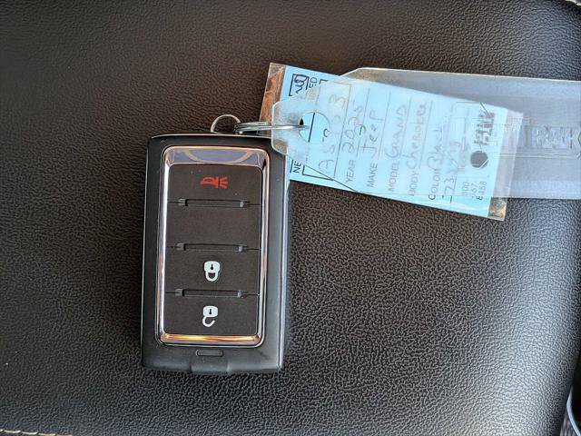 Certified 2025 Jeep Grand Cherokee Laredo RWD image 32