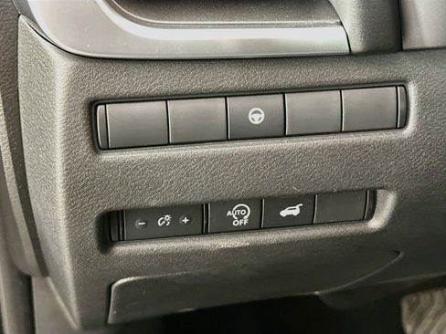 Used 2024 Nissan Rogue SV FWD image 17