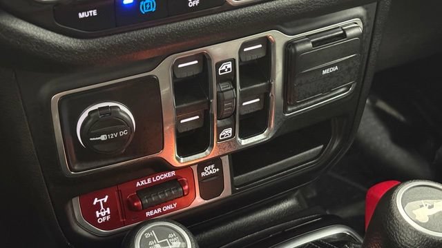 Used 2024 Jeep Wrangler Unlimited AWD/4WD image 39