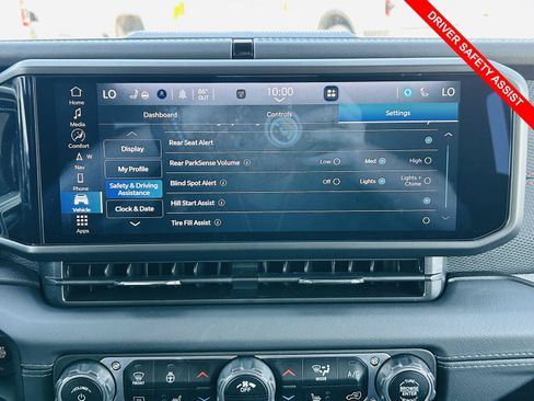 Used 2024 Jeep Gladiator Rubicon AWD/4WD image 9