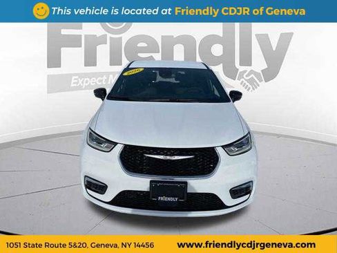 New 2026 Chrysler Pacifica Select image 2