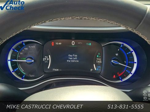 Used 2023 Chrysler Pacifica Touring-L FWD image 15