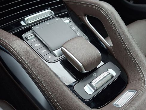 Certified 2022 Mercedes-Benz GLS 450 4MATIC image 17