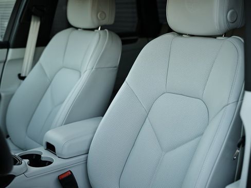 New 2026 Porsche Macan S image 24