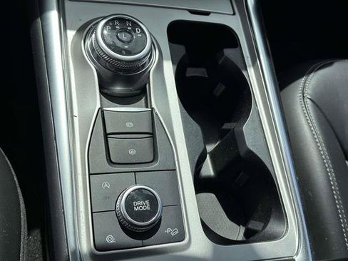 Used 2024 Ford Explorer XLT w/ Equipment Group 202A AWD/4WD image 21
