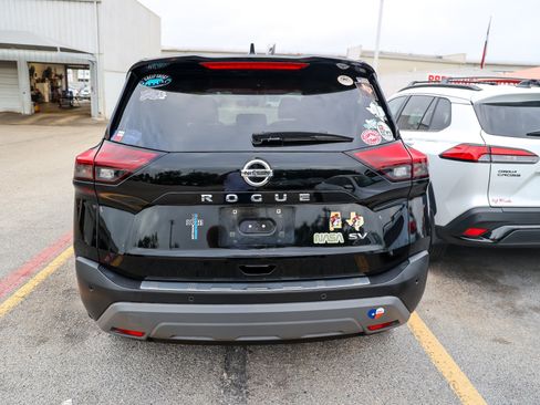 Used 2021 Nissan Rogue SV FWD image 9