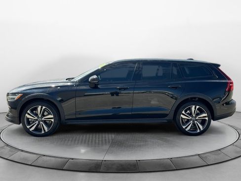 Used 2025 Volvo V60 B5 Cross Country Plus AWD/4WD image 4