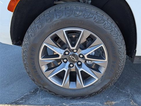 Used 2024 Chevrolet Tahoe Z71 w/ Z71 Off-Road Package image 13