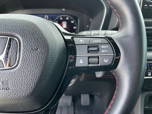 Used 2025 Honda Pilot Black Edition image 13