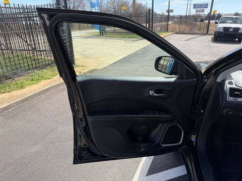 Used 2018 Jeep Compass Sport w/ Tech Group image 25