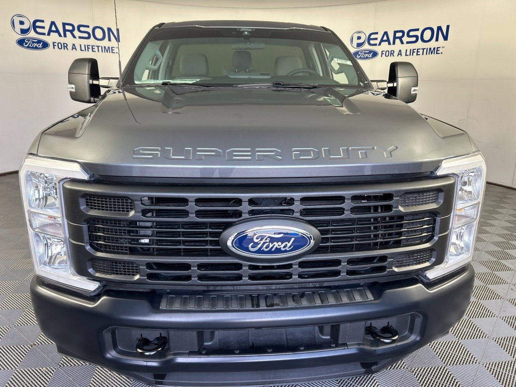 Used 2025 Ford F250 XL RWD image 2