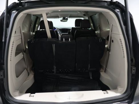 Certified 2022 Chrysler Pacifica Touring-L image 21