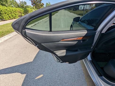 Used 2014 Lexus ES 350 w/ Luxury Package image 11