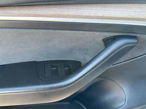 Used 2023 Tesla Model 3 Standard Range image 18