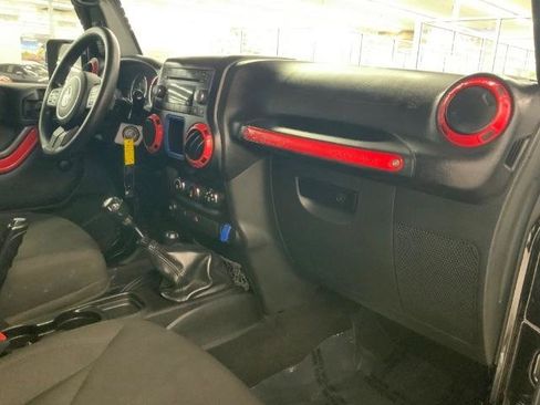 Used 2015 Jeep Wrangler Unlimited Sport AWD/4WD image 12