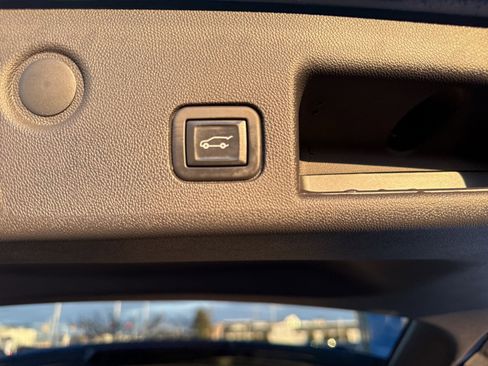 Used 2021 Chevrolet Equinox LT image 14