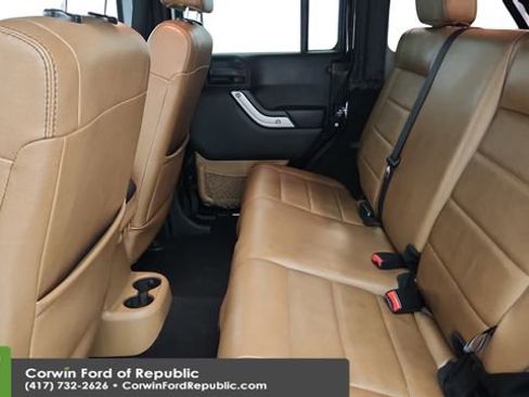 Used 2011 Jeep Wrangler Unlimited Rubicon w/ Dual Top Group image 21