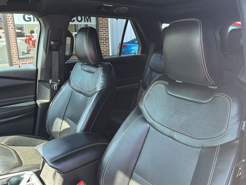Used 2023 Ford Explorer ST w/ Equipment Group 401A AWD/4WD image 18