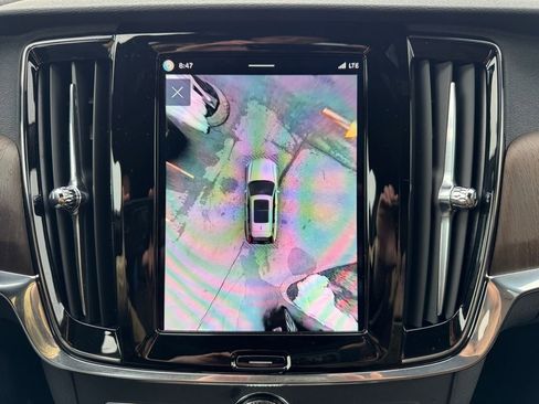 Certified 2025 Volvo V90 B6 Cross Country Plus image 19
