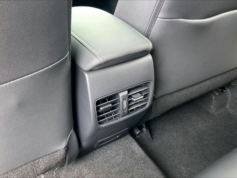 Used 2026 Toyota Corolla Cross XLE AWD/4WD image 40