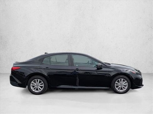 Used 2025 Toyota Camry LE image 4