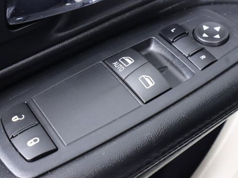 Used 2017 Dodge Grand Caravan SE image 21