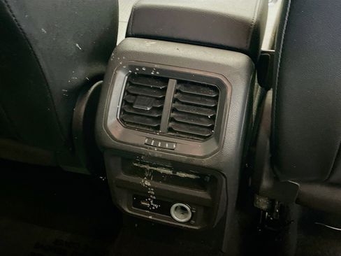 Used 2020 Volkswagen Tiguan SE image 15