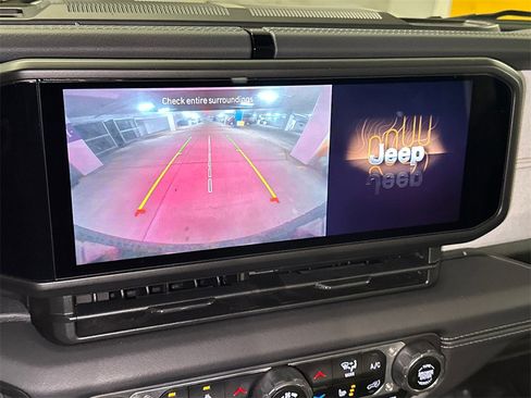 Used 2024 Jeep Wrangler Unlimited Sahara image 24