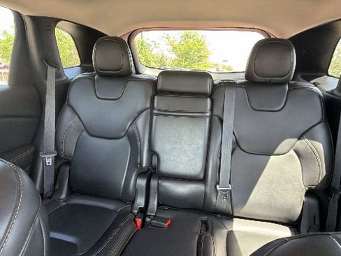 Used 2017 Jeep Cherokee Limited image 13