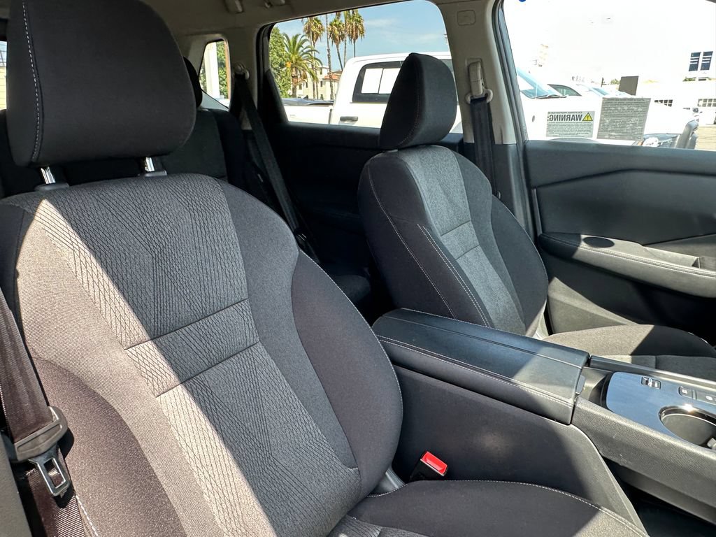 Used 2026 Nissan Rogue SV FWD image 16