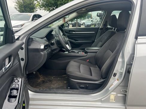 Used 2023 Nissan Altima 2.5 SV FWD image 5