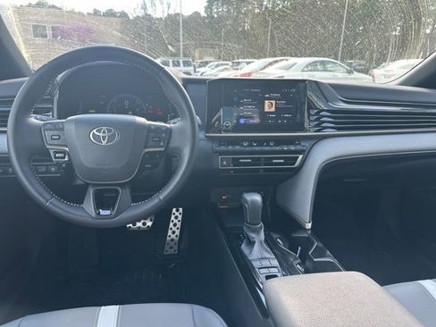 Used 2025 Toyota Camry SE w/ Convenience Package image 11