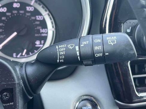 Used 2023 Toyota Highlander XLE image 27